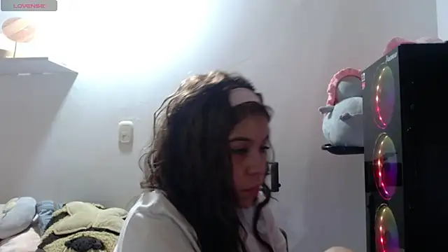 Snapshot of M1la_18 chatting on 05-24-26, 07:24 M1la 18 online show from 05-24-26, 07:24