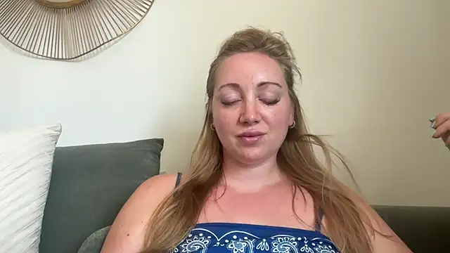 Snapshot of arielsweetieee chatting on 06-27-26, 11:59 arielsweetieee online show from 06-27-26, 11:59
