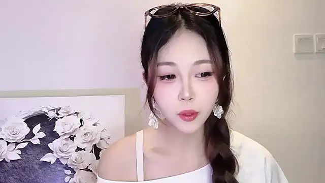 Snapshot of KiKi-011 chatting on 05-15-26, 07:15 KiKi-011 online show from 05-15-26, 07:15