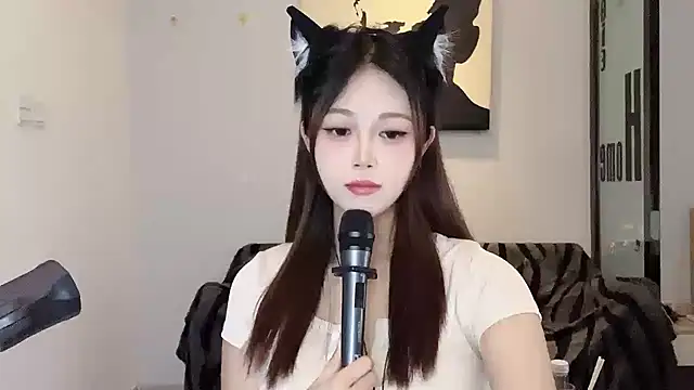 Snapshot of KiKi-011 chatting on 06-11-26, 04:21 KiKi-011 online show from 06-11-26, 04:21