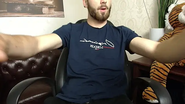 KyloEast online show from 06-04-26, 04:07