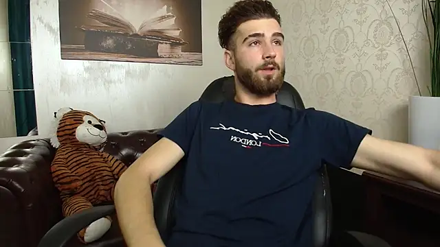 KyloEast online show from 06-14-26, 04:25