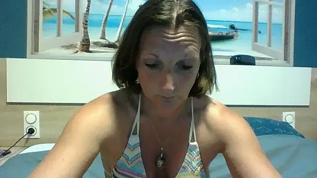 Petitevivi34 online show from 04-19-26, 10:34