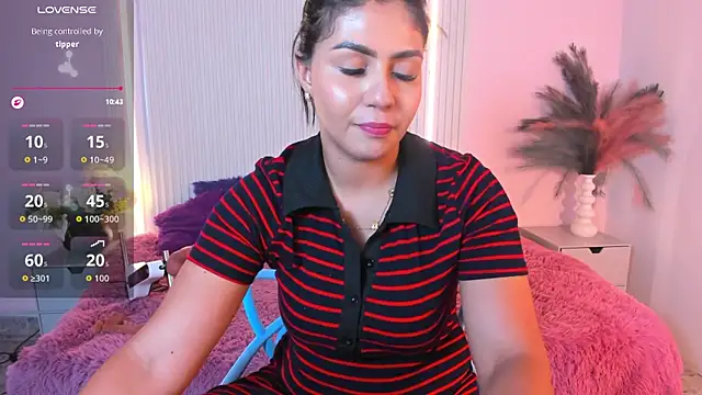 Snapshot of LucyWild8 chatting on 07-11-26, 07:49 LucyWild8 online show from 07-11-26, 07:49