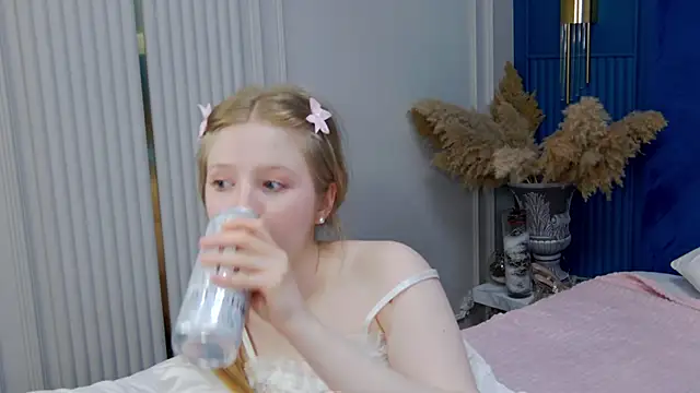 LilianHowards online show from 04-25-26, 01:41