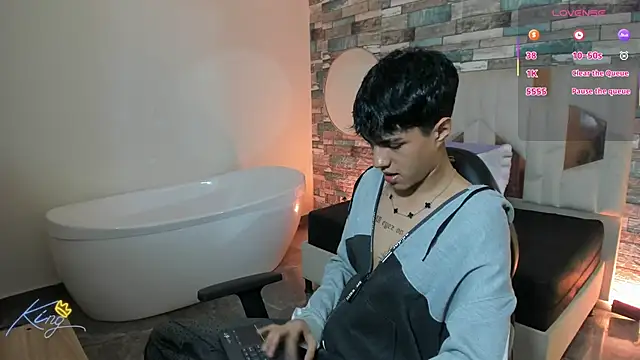 Snapshot of Damian_tay chatting on 05-11-26, 04:15 Damian tay online show from 05-11-26, 04:15