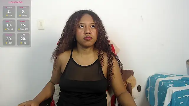 Snapshot of Ms-zozii chatting on 05-27-26, 04:59 Ms-zozii online show from 05-27-26, 04:59