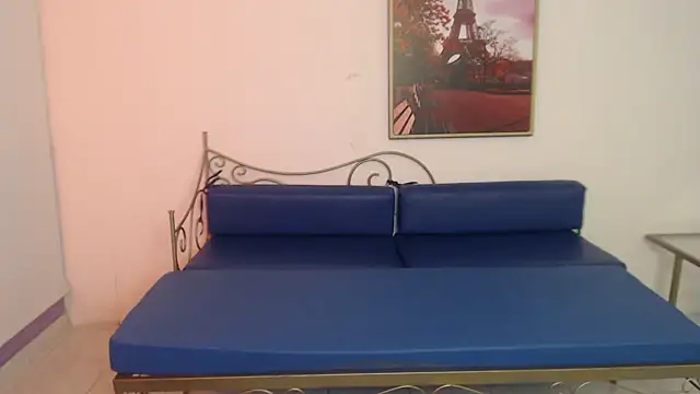 Snapshot of Lady_isabella_ chatting on 06-24-26, 01:32 Lady isabella online show from 06-24-26, 01:32