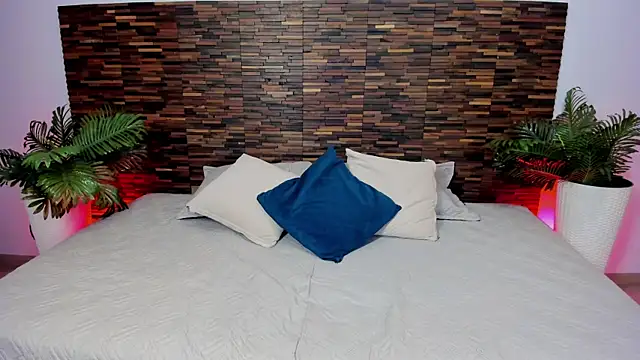 valkiriia   online show from 06-03-26, 05:43