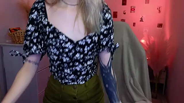 Snapshot of MilaDuales chatting on 05-26-26, 12:45 MilaDuales online show from 05-26-26, 12:45