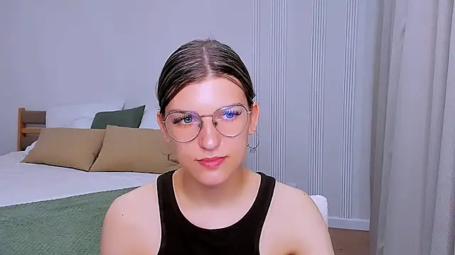 Snapshot of AnnaThorne chatting on 05-23-26, 03:23 AnnaThorne online show from 05-23-26, 03:23