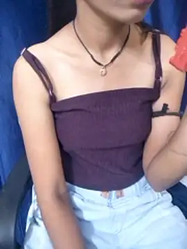 Snapshot of Kamini_rani chatting on 04-19-26, 02:38 Kamini rani online show from 04-19-26, 02:38