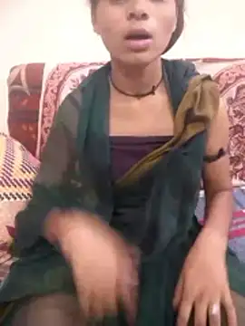 Snapshot of Kamini_rani chatting on 04-21-26, 01:42 Kamini rani online show from 04-21-26, 01:42