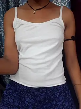 Snapshot of Kamini_rani chatting on 04-26-26, 08:23 Kamini rani online show from 04-26-26, 08:23