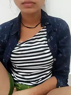 Snapshot of Kamini_rani chatting on 05-15-26, 07:15 Kamini rani online show from 05-15-26, 07:15