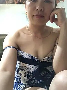 Snapshot of -Hanna_ chatting on 05-27-26, 01:35 -Hanna online show from 05-27-26, 01:35