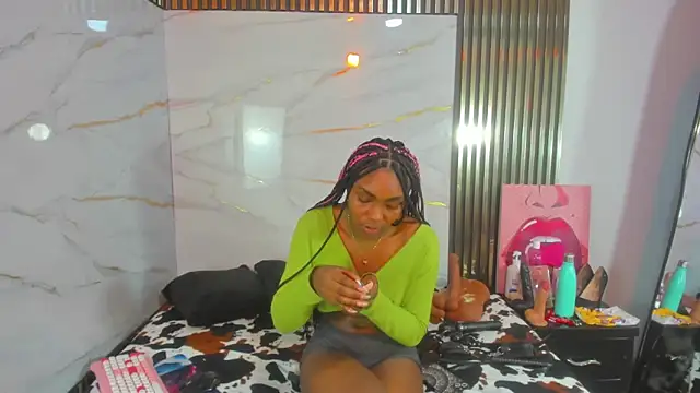 Snapshot of Asha_zuri69 chatting on 06-12-26, 01:43 Asha zuri69 online show from 06-12-26, 01:43