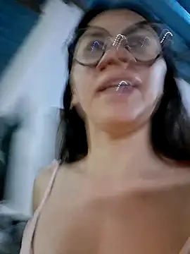 Snapshot of YelenaVergara chatting on 07-18-26, 03:33 YelenaVergara online show from 07-18-26, 03:33