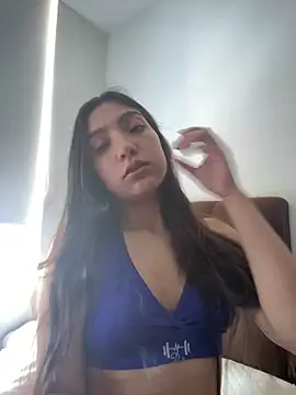 Snapshot of Soffy_20 chatting on 06-18-26, 04:55 Soffy 20 online show from 06-18-26, 04:55