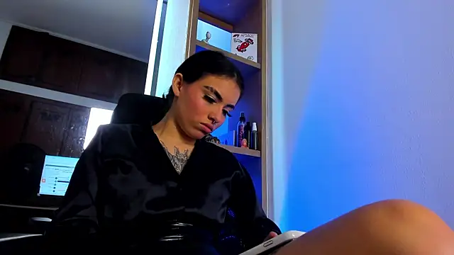 isabella hv online show from 06-25-26, 07:07