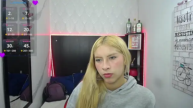 Snapshot of nancy_blonde chatting on 06-30-26, 01:45 nancy blonde online show from 06-30-26, 01:45