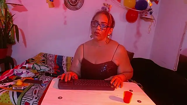 Snapshot of Sweet-Mommy-Milf chatting on 06-28-26, 02:28 Sweet-Mommy-Milf online show from 06-28-26, 02:28