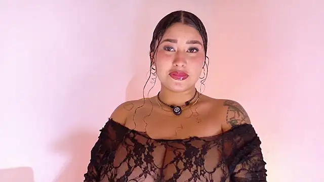 Snapshot of LeahAngell chatting on 04-30-26, 10:32 LeahAngell online show from 04-30-26, 10:32