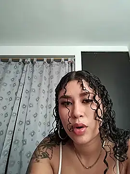 Snapshot of LeahAngell chatting on 05-22-26, 03:06 LeahAngell online show from 05-22-26, 03:06