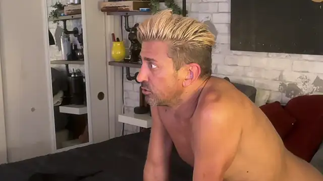 Snapshot of maxbandit chatting on 09-21-25, 06:09 maxbandit online show from 09-21-25, 06:09