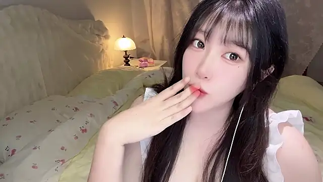 Snapshot of SweetButWildbaby chatting on 05-14-26, 01:40 SweetButWildbaby online show from 05-14-26, 01:40