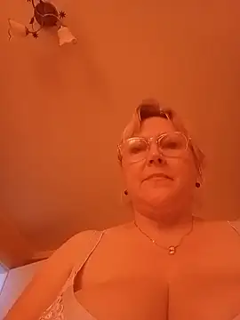 I amVeronicle online show from 06-18-26, 12:31