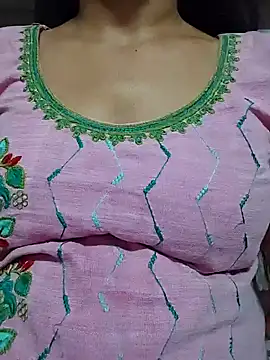 Snapshot of SEEMA_333 chatting on 04-18-26, 09:35 SEEMA 333 online show from 04-18-26, 09:35