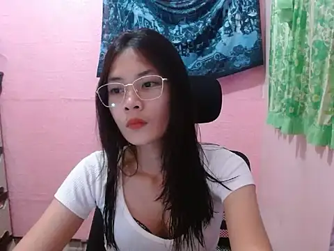 Snapshot of Sweetsexylady19 chatting on 05-06-26, 12:21 Sweetsexylady19 online show from 05-06-26, 12:21