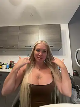 Snapshot of Karen_Luxe chatting on 06-04-26, 11:44 Karen Luxe online show from 06-04-26, 11:44