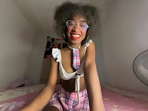 Snapshot of VenusNight_ chatting on 07-10-26, 12:04 VenusNight online show from 07-10-26, 12:04