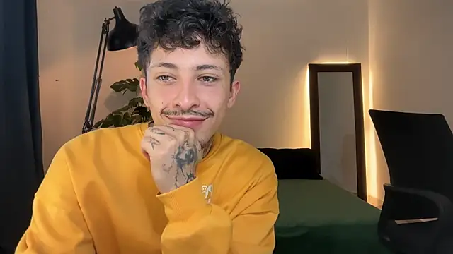 Snapshot of Noah_and_Steven chatting on 06-05-26, 09:53 Noah and Steven online show from 06-05-26, 09:53