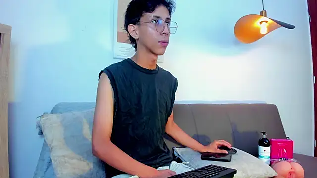 Snapshot of dax_blaze chatting on 05-28-26, 01:30 dax blaze online show from 05-28-26, 01:30