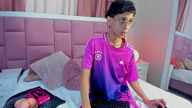 Snapshot of dax_blaze chatting on 06-03-26, 01:46 dax blaze online show from 06-03-26, 01:46