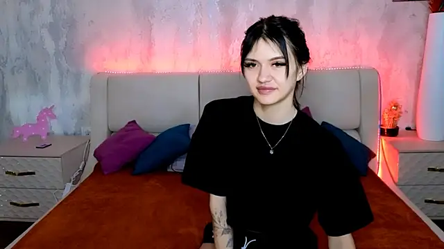 Holly Beck online show from 06-08-26, 02:01