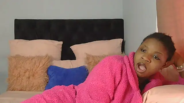 julianaa19 online show from 06-18-26, 08:03