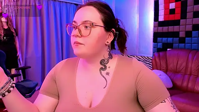 Snapshot of CatherineClaire chatting on 07-18-26, 04:44 CatherineClaire online show from 07-18-26, 04:44