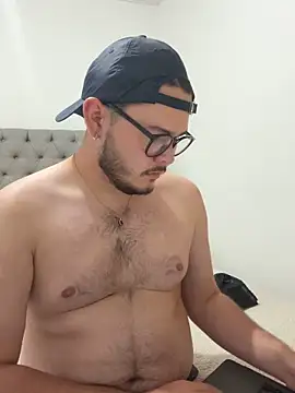 Snapshot of SubBoy_bear chatting on 04-24-26, 02:36 SubBoy bear online show from 04-24-26, 02:36