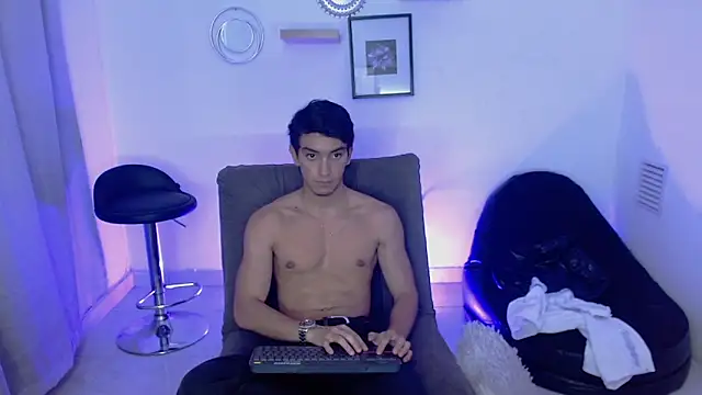Snapshot of dante_18cm_ chatting on 05-17-26, 01:14 dante 18cm online show from 05-17-26, 01:14