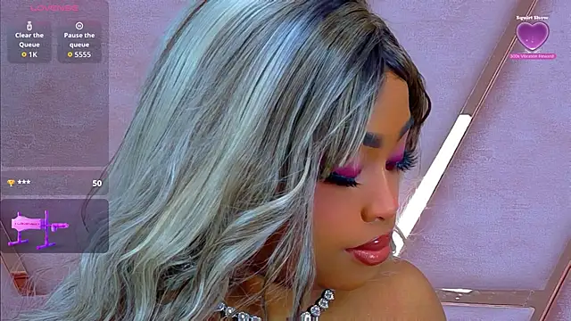 Snapshot of TiannahGlow chatting on 05-30-26, 12:57 TiannahGlow online show from 05-30-26, 12:57