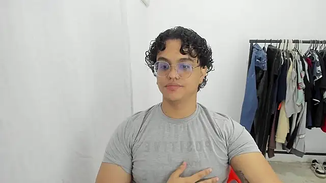 Donatello versus online show from 04-20-26, 11:06