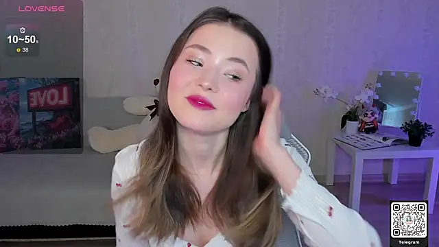 LinnLove online show from 05-07-26, 06:52