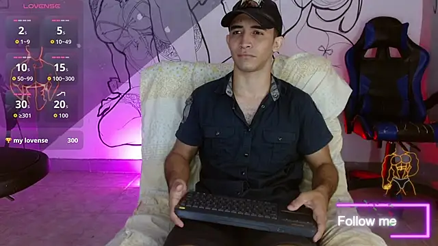 Snapshot of caius_bigcock1 chatting on 06-04-26, 12:44 caius bigcock1 online show from 06-04-26, 12:44