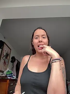 Snapshot of Veravantemp chatting on 05-16-26, 07:56 Veravantemp online show from 05-16-26, 07:56