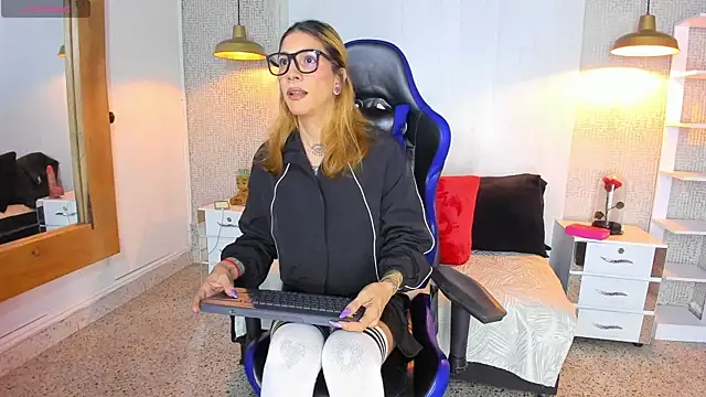 JessieGarvet19 online show from 05-22-26, 04:52