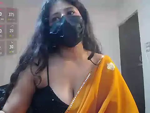 Snapshot of -Queenie chatting on 05-05-26, 07:00 -Queenie online show from 05-05-26, 07:00